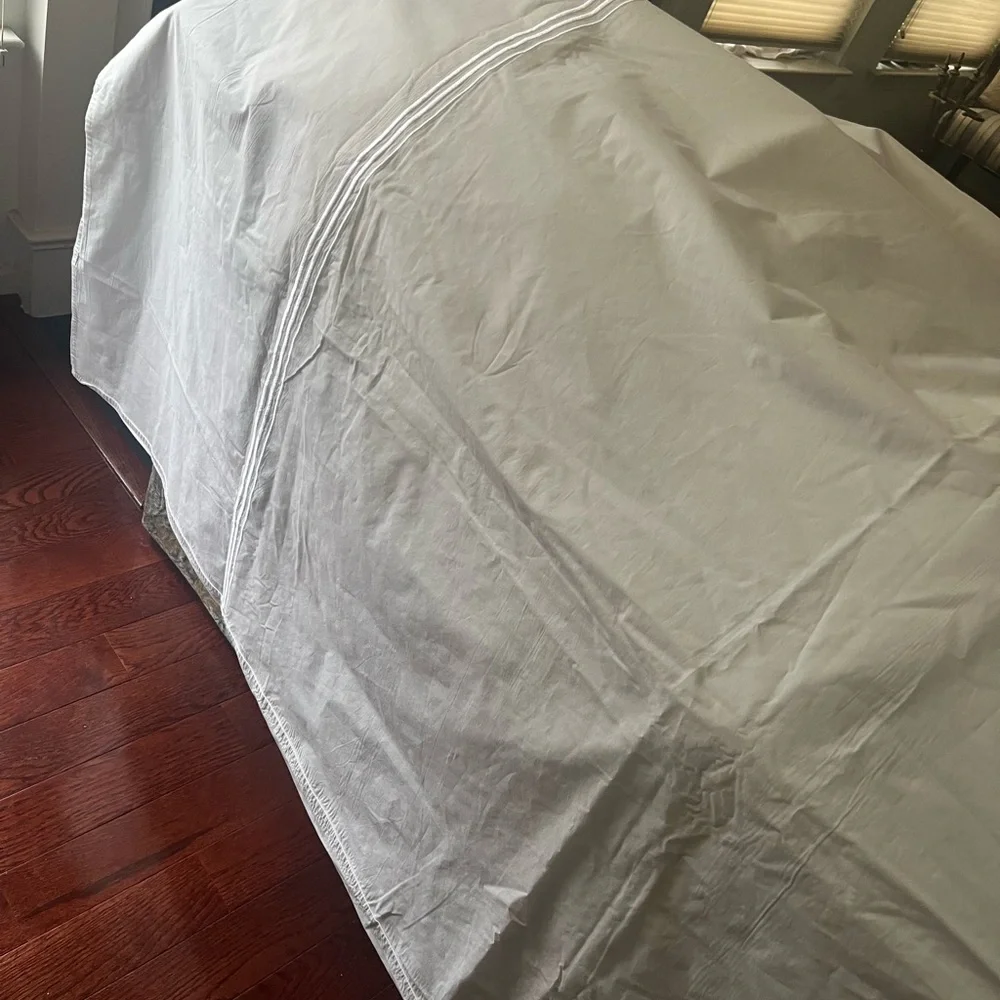 Elegant 3 Striped Embroidered bedding top Size 73 by 86 inches